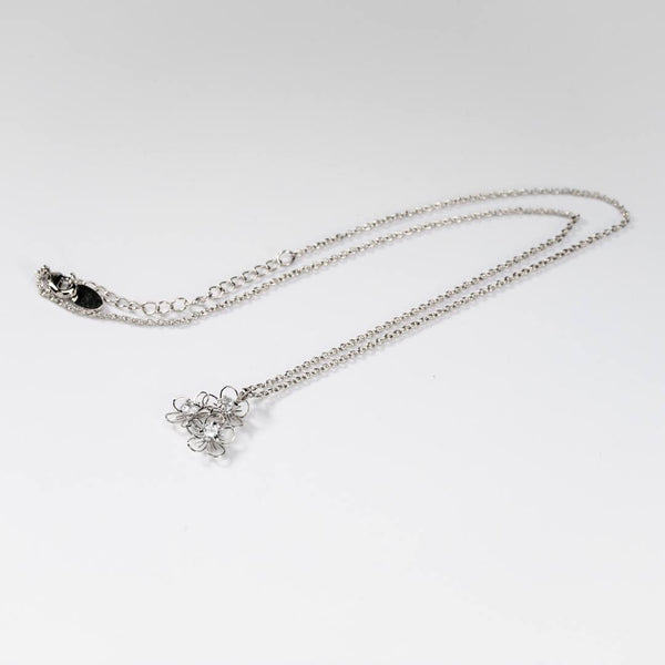 BIGCD012A
'Flower Trio' rhodium-plated metal necklace